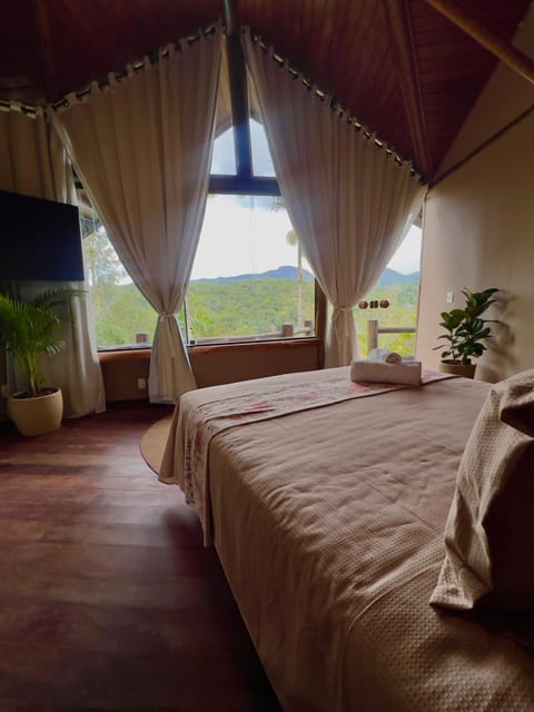 Premium Twin Room | Desk, laptop workspace, blackout drapes, iron/ironing board