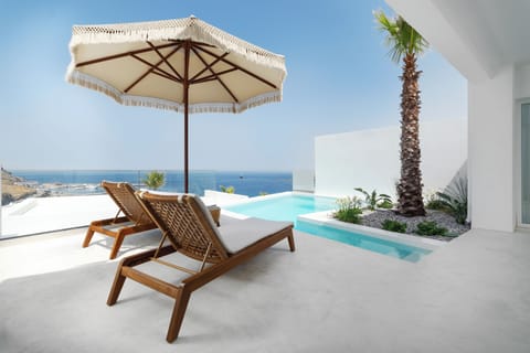 Seasonal outdoor pool, pool umbrellas, sun loungers