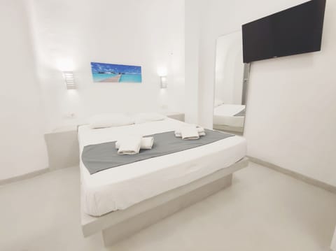 Basic Room | In-room safe, soundproofing, free WiFi, bed sheets