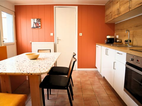 House | Private kitchen | Full-size fridge, microwave, oven, stovetop