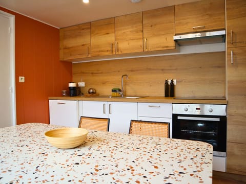 House | Private kitchen | Full-size fridge, microwave, oven, stovetop