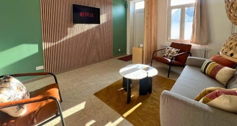 House | Living area | 110-cm Smart TV with digital channels, Netflix, streaming services