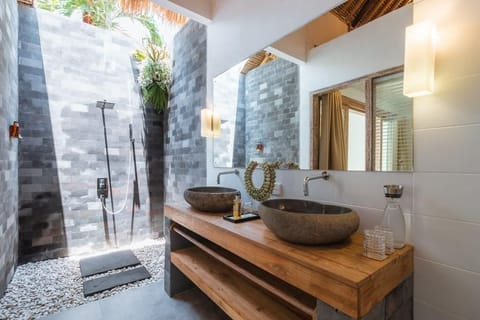 Private Poolvilla 4 Bedrooms & 2 Bunkbeds | Bathroom | Towels