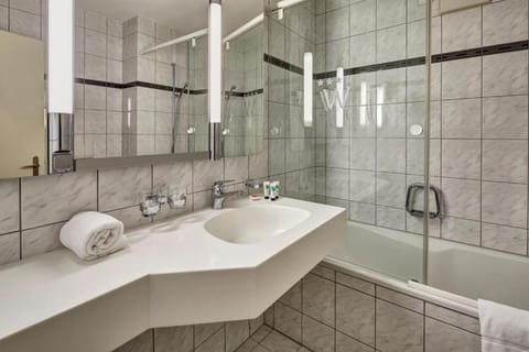 Combined shower/tub, hair dryer, towels, soap