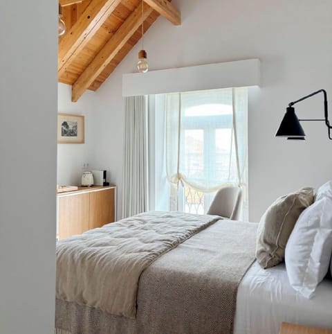 Design Double or Twin Room | Bathroom | Free toiletries, slippers, soap, shampoo