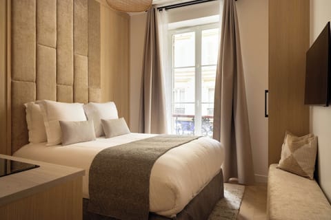 Apartment | 1 bedroom, laptop workspace, iron/ironing board, bed sheets