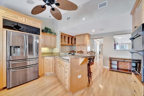 Apartment | 2 bedrooms, desk