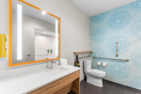 Room, 2 Queen Beds, Accessible, Bathtub | Bathroom | Free toiletries, hair dryer