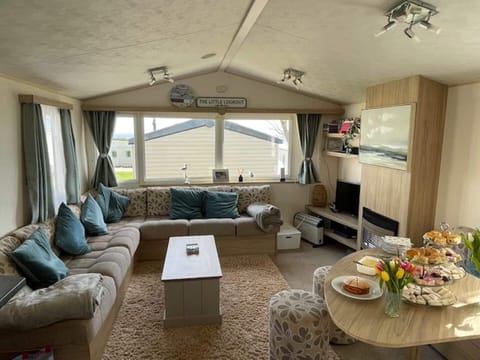 Cabin | Living area | TV