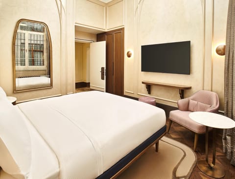 Suite, 1 King Bed (Generali Han) | Premium bedding, minibar, soundproofing, iron/ironing board