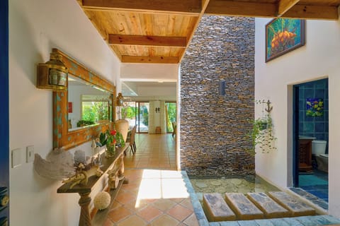 Classic Villa, 4 Bedrooms, Private Pool, Beach View | Living area