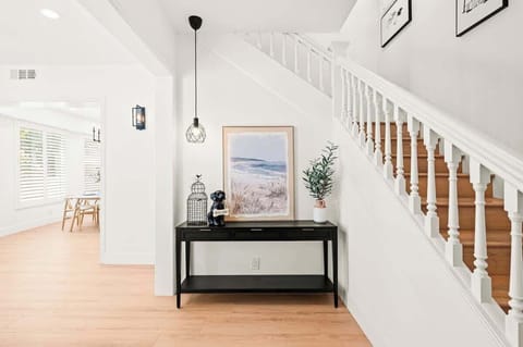 House (4 Bedrooms) | Living area | 43-inch flat-screen TV with cable channels