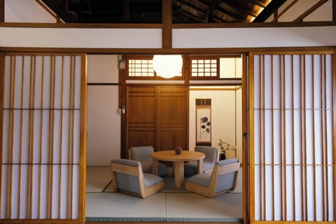 Japanese-style Room, 2 Bedrooms, Courtyard View | Living area