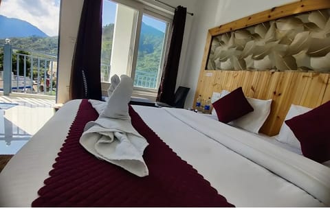 Deluxe Double Room, Balcony | Individually furnished, soundproofing, free WiFi