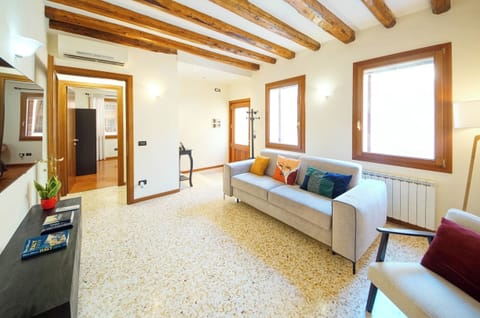 Apartment | Living area | Flat-screen TV