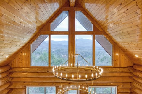 House (6 Bedrooms) | Interior