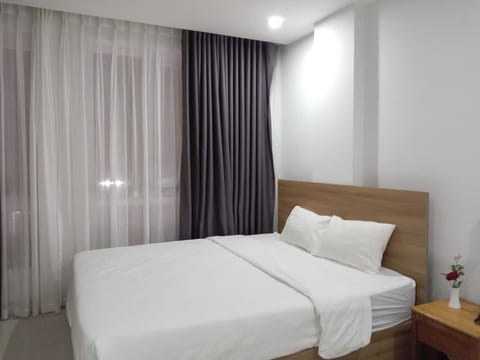 Hypo-allergenic bedding available, minibar (some free items), desk