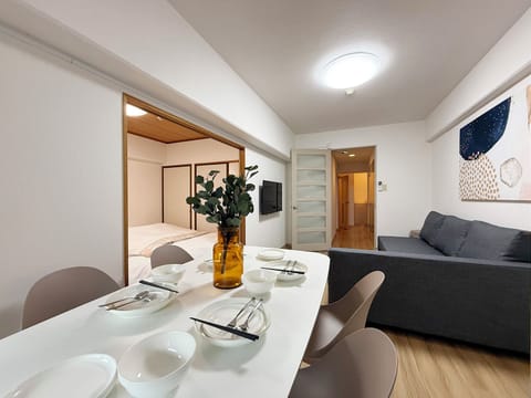 Family Apartment, Non Smoking | Dining room