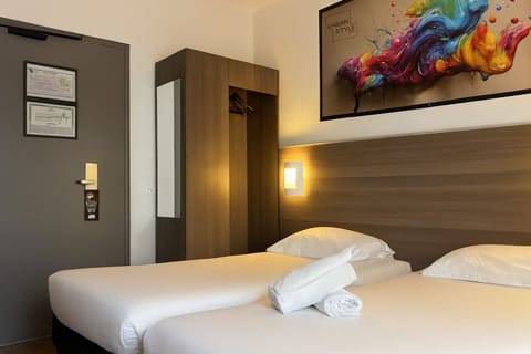 Comfort Twin Room | Wardrobe