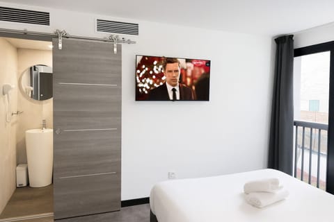 Comfort Triple Room | Blackout drapes, iron/ironing board, free cribs/infant beds, free WiFi