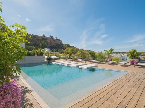 Outdoor pool, pool umbrellas, sun loungers