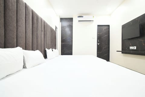 Deluxe Quadruple Room | Rollaway beds (surcharge), WiFi (free), bed sheets