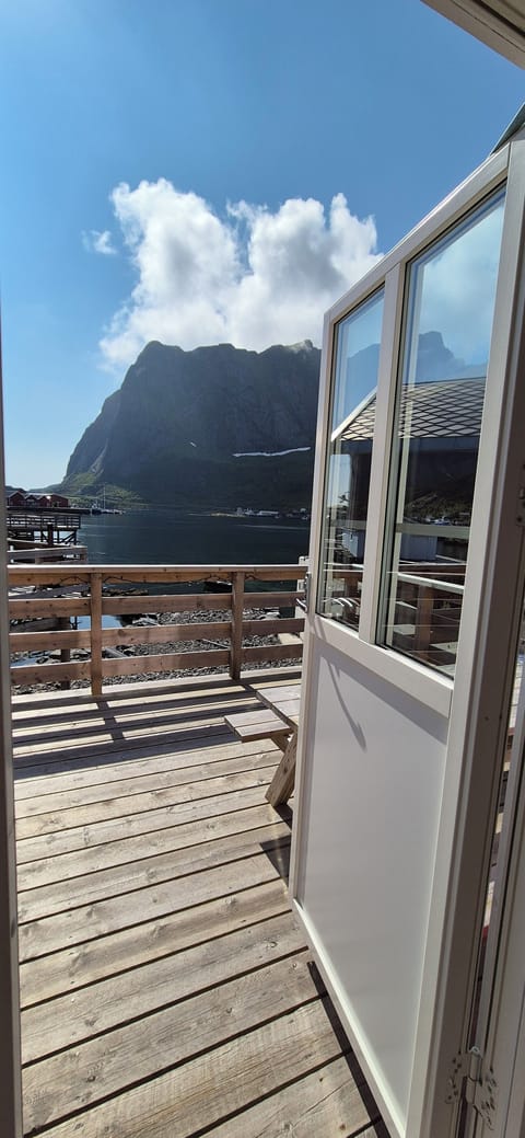 Deluxe Cabin no.11, 3 Bedrooms, Mountain View | Terrace/patio