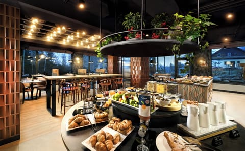 Daily buffet breakfast for a fee