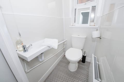 Family Apartment | Bathroom