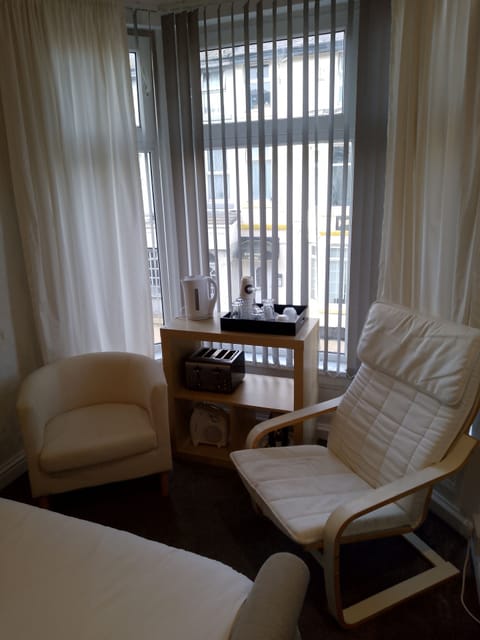 Triple Room | Iron/ironing board, free WiFi