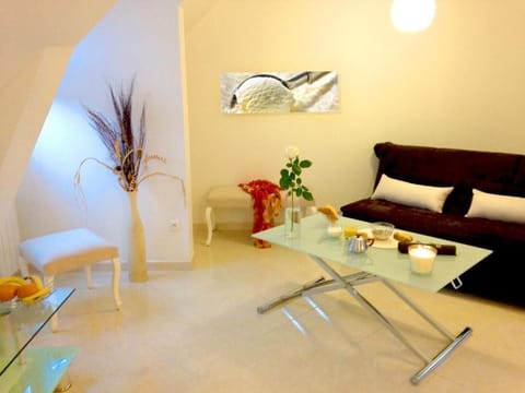 Apartment | Living area | TV