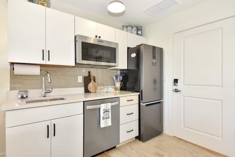 Apartment, 2 Bedrooms | Private kitchen