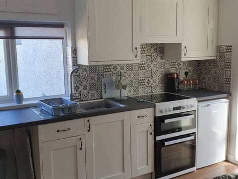 Apartment | Private kitchen | Fridge, microwave, oven, stovetop