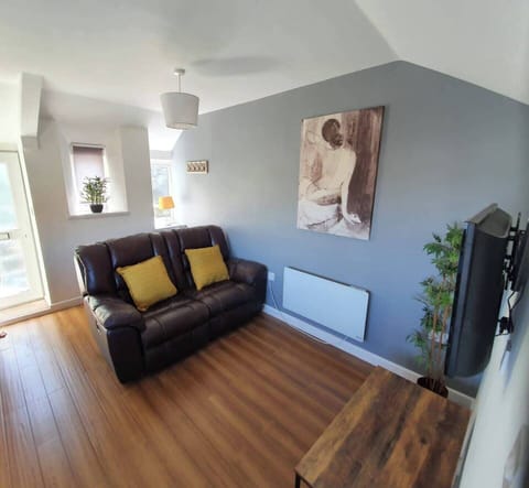 Apartment | Living area | TV