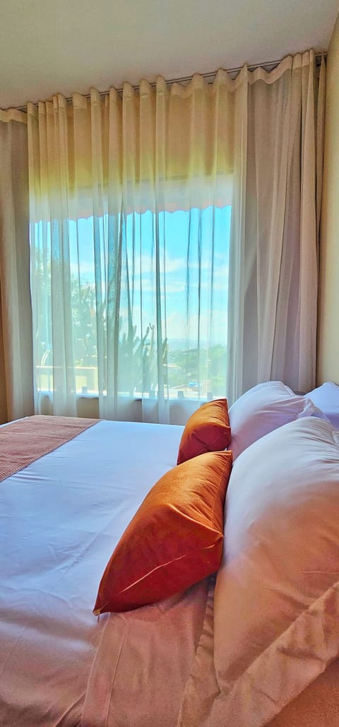 Deluxe Double Room, Mountain View | Hypo-allergenic bedding, in-room safe, individually decorated