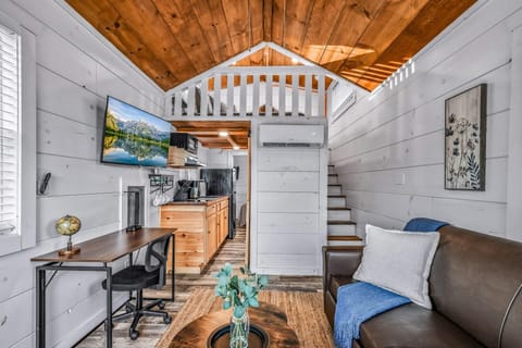 Family Cabin, Mountain View | Premium bedding, free minibar, individually decorated