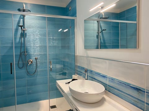 Double Room, Courtyard View | Bathroom | Shower, rainfall showerhead, hair dryer, bidet