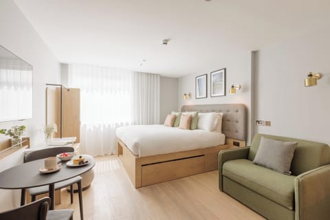 Premium bedding, in-room safe, desk, blackout drapes