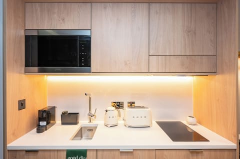 Mini-fridge, microwave, oven, stovetop