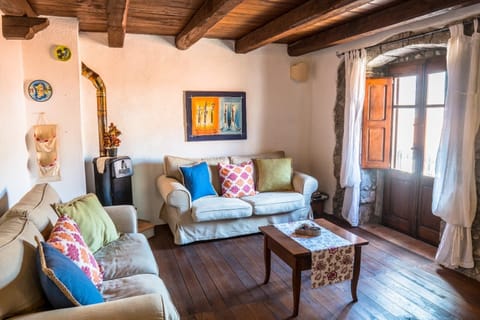 Deluxe Suite, 2 Bedrooms, Air conditioning, Mountain View | Living area | 36-inch TV with digital channels