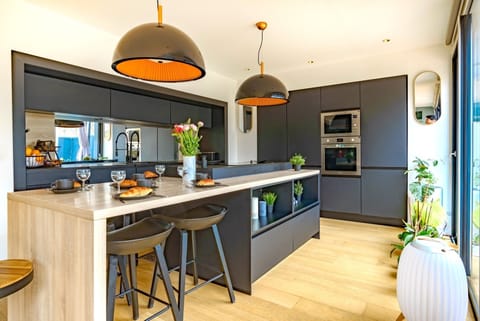Family House, Garden View | Private kitchen