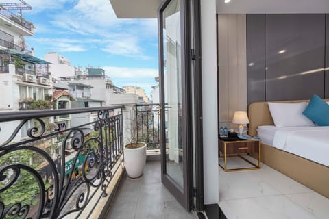Deluxe Double Room, City View | Desk, soundproofing, free WiFi