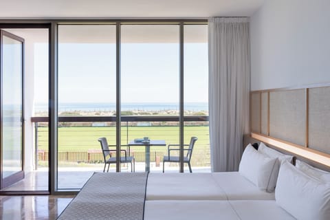 Superior Twin Room, 2 Twin Beds | Premium bedding, minibar, in-room safe, desk