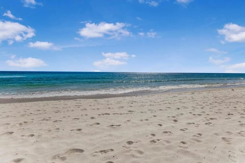 Condo, 1 Queen Bed with Sofa bed (Westwind 802) | Beach | On the beach