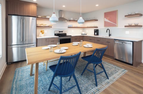 Deluxe Suite, 2 Bedrooms, Ocean View | Private kitchen