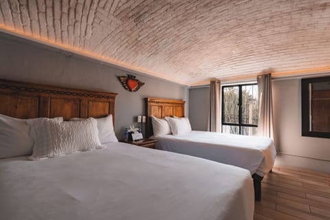 Deluxe Double Room, 2 Double Beds | Free WiFi, bed sheets