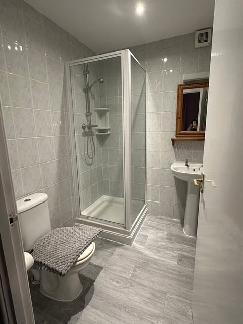 Family Room | Bathroom