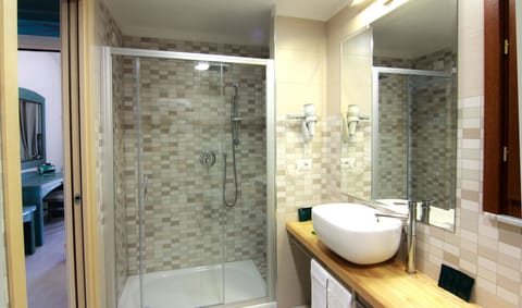 Family Room, Sea View | Bathroom | Rainfall showerhead, free toiletries, hair dryer, bidet