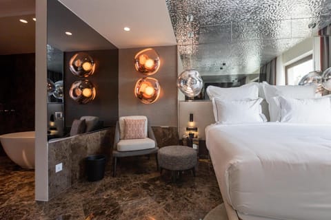 Suite, 1 King Bed | Minibar, in-room safe, desk, free WiFi