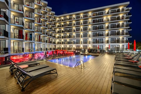 Outdoor pool, sun loungers